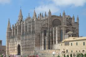 Save on pre-book vehicle hire for Castellon.